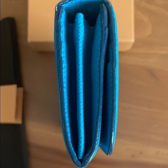 Tod's Blue Leather Wallet with Silver Clasp - Picture 9 of 11